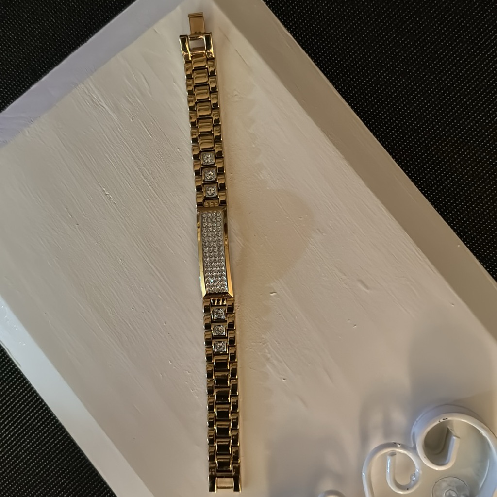 Elgin Shiny Stone Bracelet Fold Over Clasp